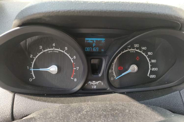 Used Ford EcoSport 2013 1.5L Automatic Fashion Model Instrument Cluster