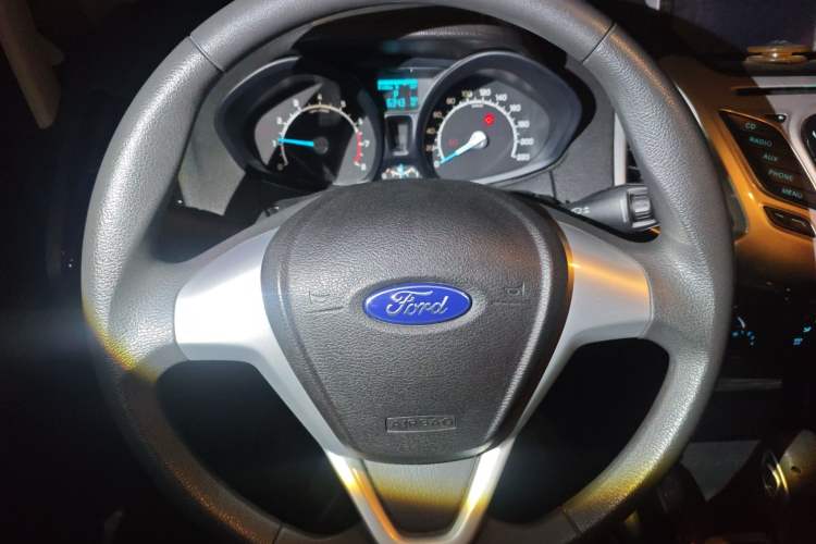 Used Ford EcoSport 2013 1.5L Automatic Fashion Model Instrument Cluster