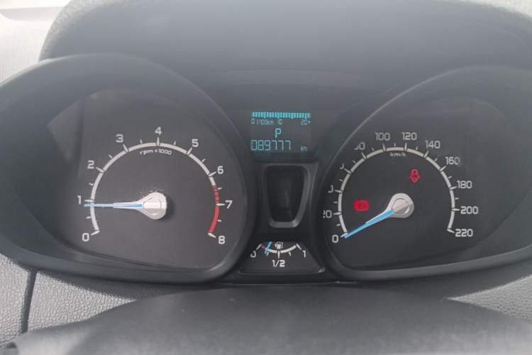 Used Ford EcoSport 2013 1.5L Automatic Fashion Model Instrument Cluster