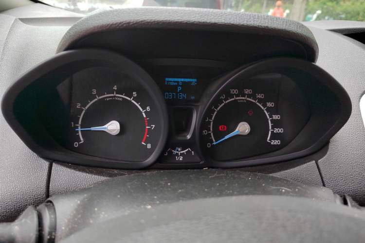 Used Ford EcoSport 2013 1.5L Automatic Fashion Model Instrument Cluster