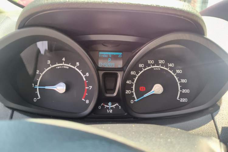 Used Ford EcoSport 2013 1.5L Automatic Fashion Model Instrument Cluster