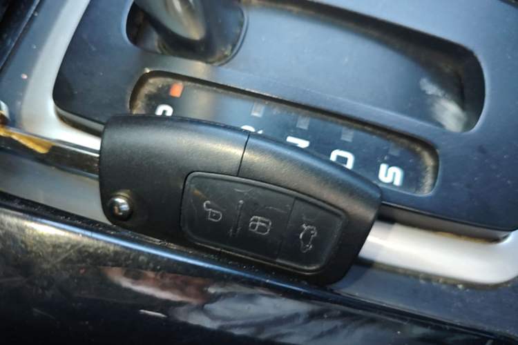 Used Ford EcoSport 2013 1.5L Automatic Fashion Model Interior 1