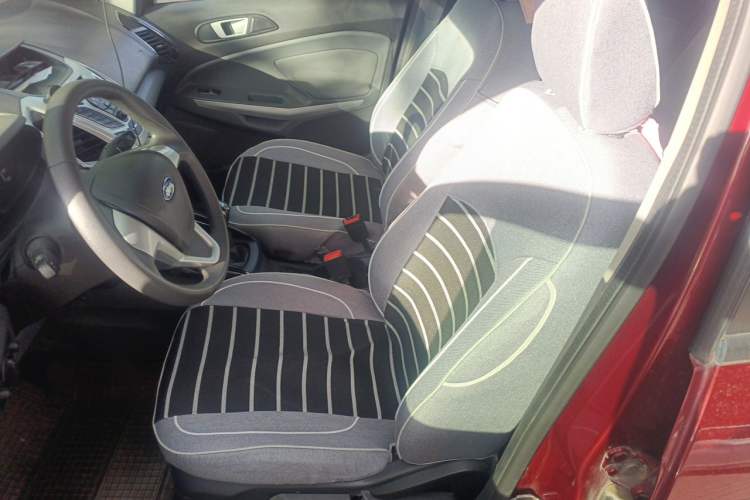 Used Ford EcoSport 2013 1.5L Manual Fashion Model Left Front Seat