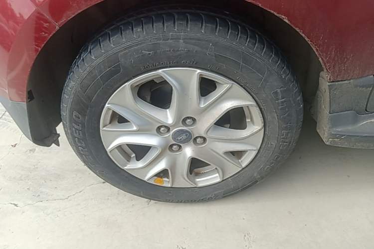 Used Ford EcoSport 2013 1.5L Automatic Fashion Model Left Front Wheel Hub