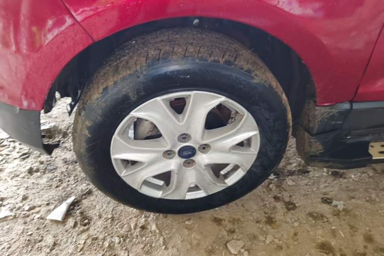 Used Ford EcoSport 2013 1.5L Manual Fashion Model Left Front Wheel Hub