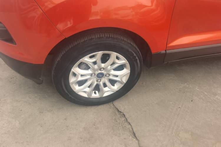 Used Ford EcoSport 2013 1.5L Automatic Prestige Model Left Front Wheel Hub