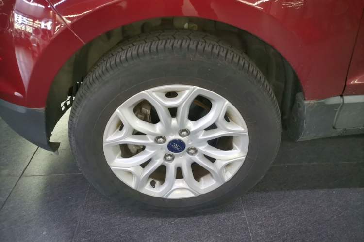Used Ford EcoSport 2013 1.5L Automatic Prestige Model Left Front Wheel Hub
