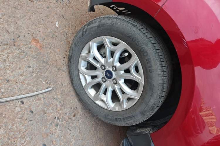 Used Ford EcoSport 2013 1.5L Manual Luxury Model Left Front Wheel Hub