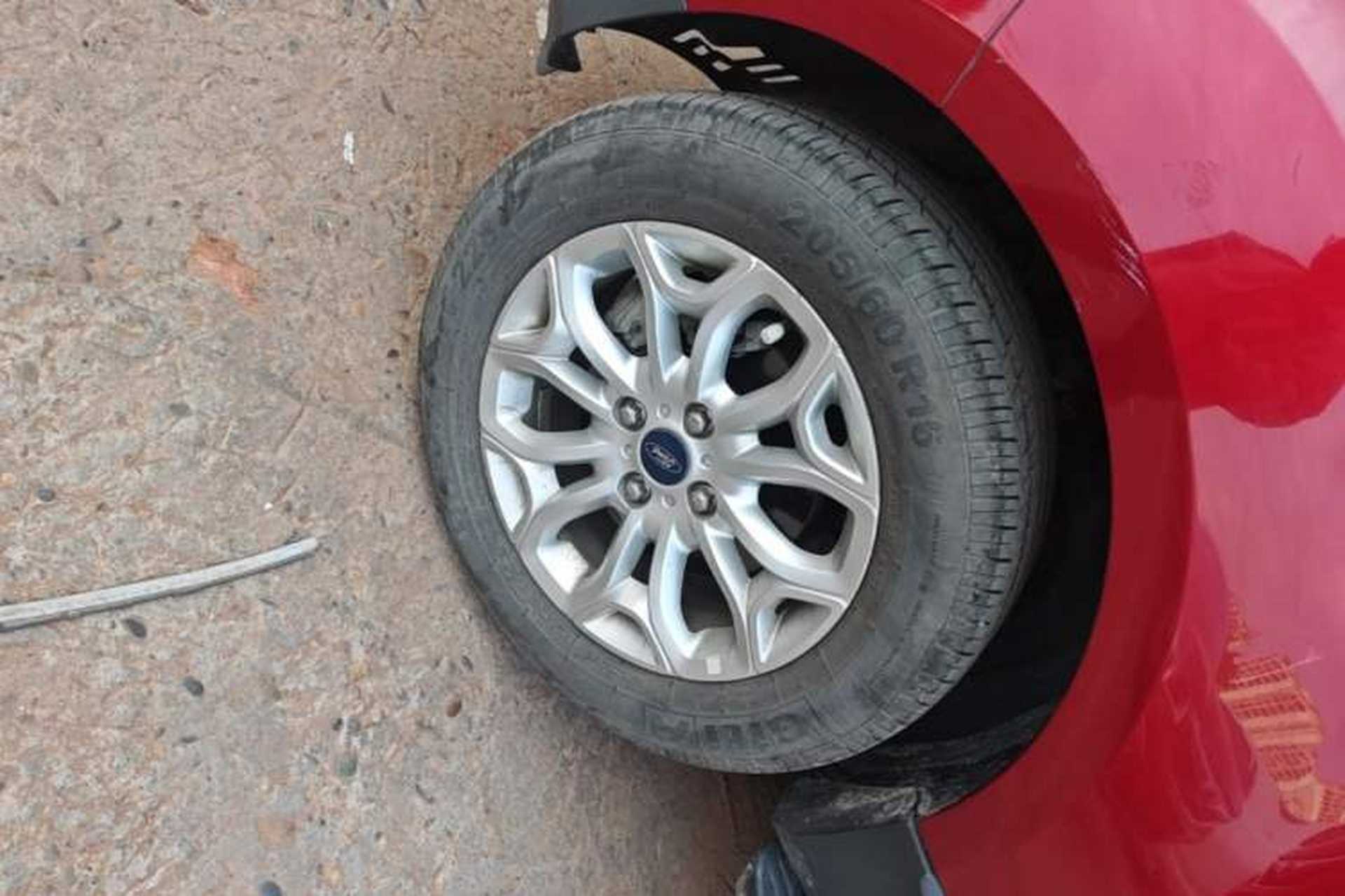 Used Ford EcoSport 2013 1.5L Manual Luxury Model Left Front Wheel Hub