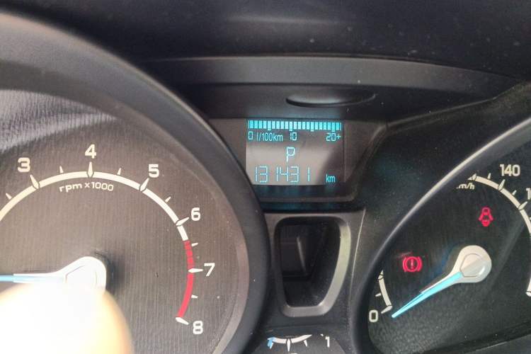 Used Ford EcoSport 2013 1.5L Automatic Fashion Model Odometer Close Up