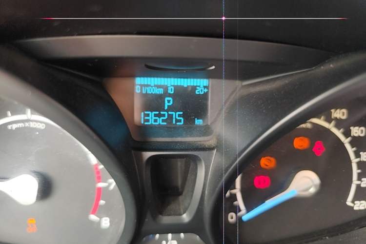 Used Ford EcoSport 2013 1.5L Automatic Fashion Model Odometer Close Up