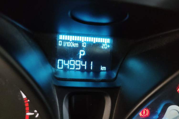 Used Ford EcoSport 2013 1.5L Automatic Fashion Model Odometer Close Up