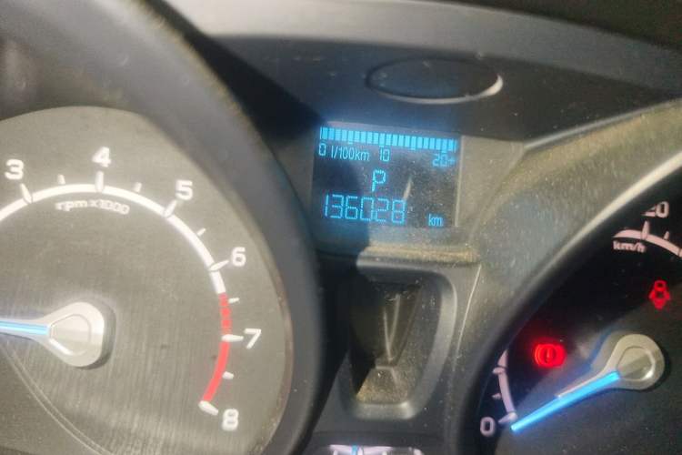 Used Ford EcoSport 2013 1.5L Automatic Fashion Model Odometer Close Up