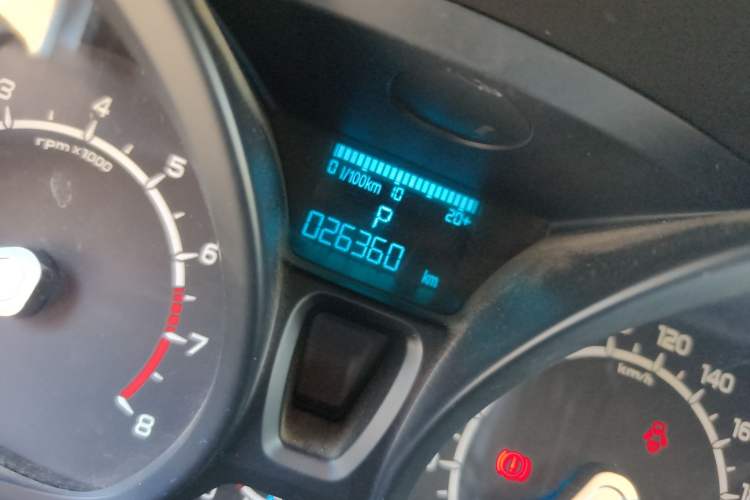 Used Ford EcoSport 2013 1.5L Automatic Fashion Model Odometer Close Up