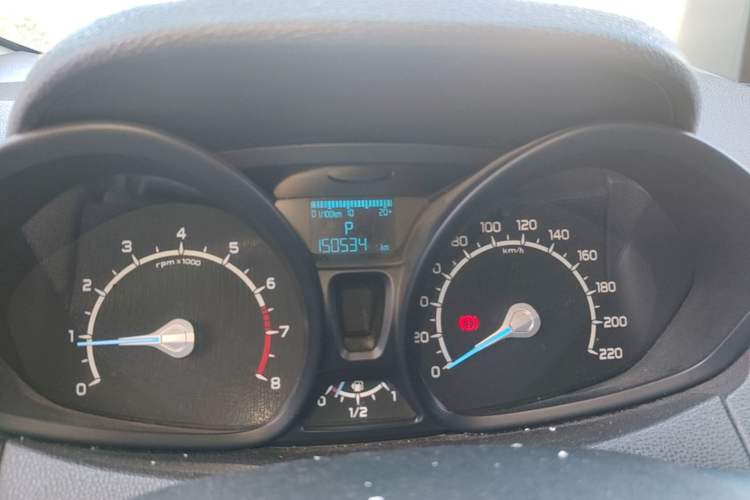 Used Ford EcoSport 2013 1.5L Automatic Fashion Model Odometer Close Up