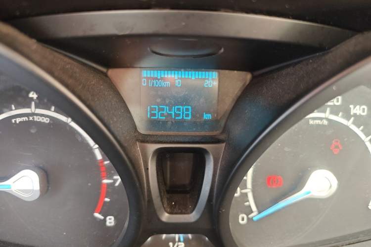 Used Ford EcoSport 2013 1.5L Manual Fashion Model Odometer Close Up