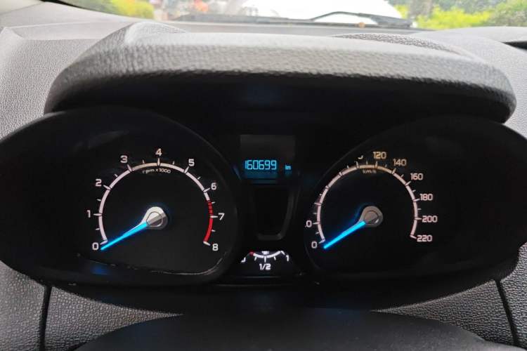 Used Ford EcoSport 2013 1.5L Automatic Fashion Model Odometer Close Up