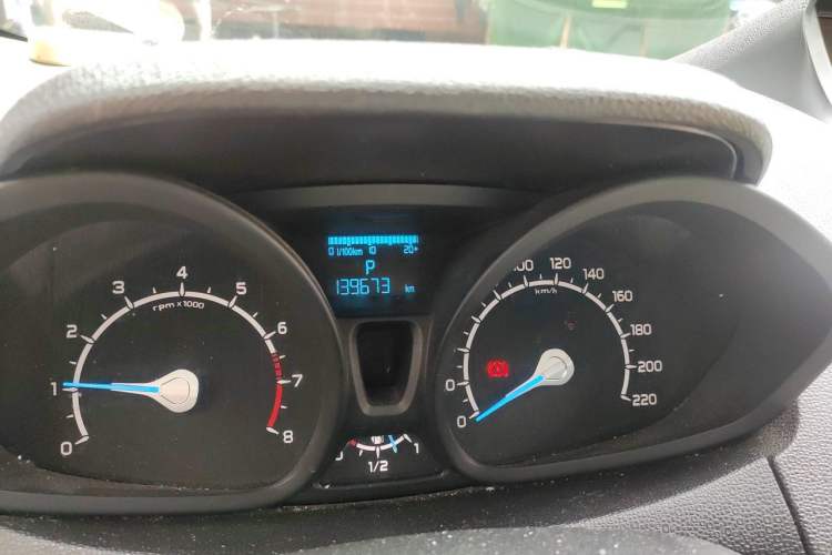 Used Ford EcoSport 2013 1.5L Automatic Fashion Model Odometer Close Up