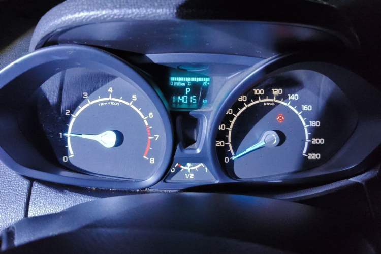 Used Ford EcoSport 2013 1.5L Automatic Fashion Model Odometer Close Up