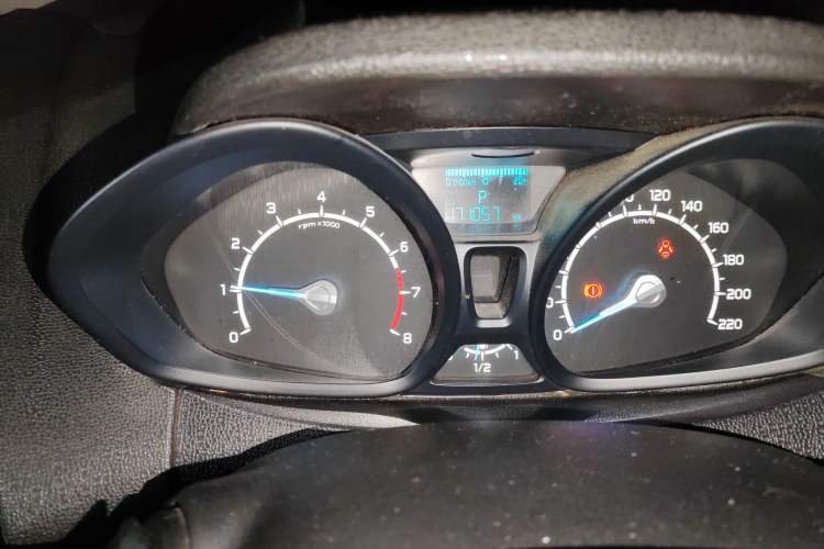 Used Ford EcoSport 2013 1.5L Automatic Fashion Model Odometer Close Up
