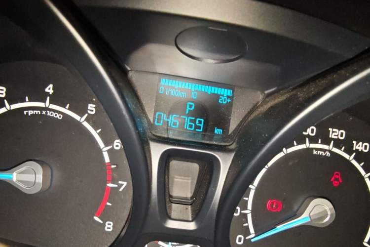 Used Ford EcoSport 2013 1.5L Automatic Fashion Model Odometer Close Up