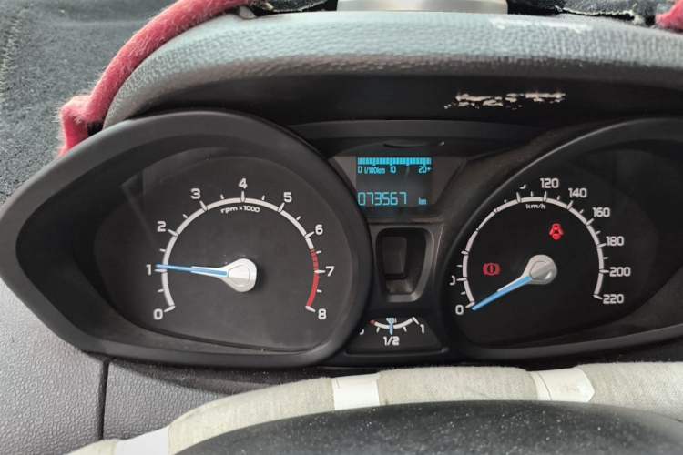 Used Ford EcoSport 2013 1.5L Manual Fashion Model Odometer Close Up