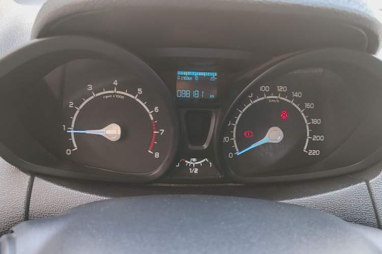 Used Ford EcoSport 2013 1.5L Manual Fashion Model Odometer Close Up