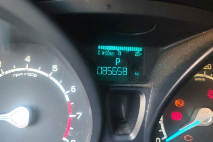 Used Ford EcoSport 2013 1.5L Automatic Fashion Model Odometer Close Up