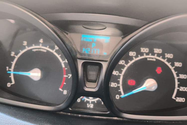 Used Ford EcoSport 2013 1.5L Automatic Fashion Model Odometer Close Up
