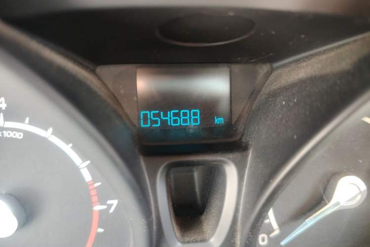 Used Ford EcoSport 2013 1.5L Automatic Fashion Model Odometer Close Up