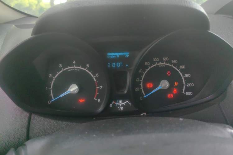 Used Ford EcoSport 2013 1.5L Manual Fashion Model Odometer Close Up