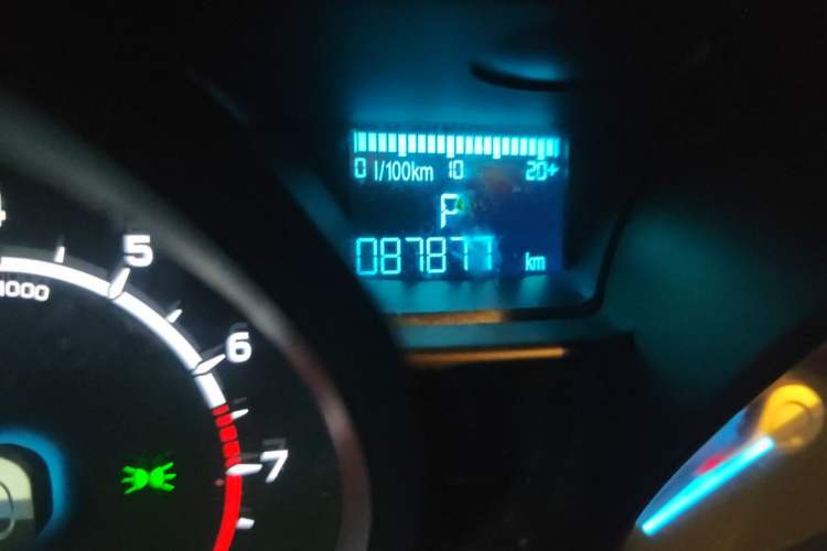 Used Ford EcoSport 2013 1.5L Automatic Fashion Model Odometer Close Up