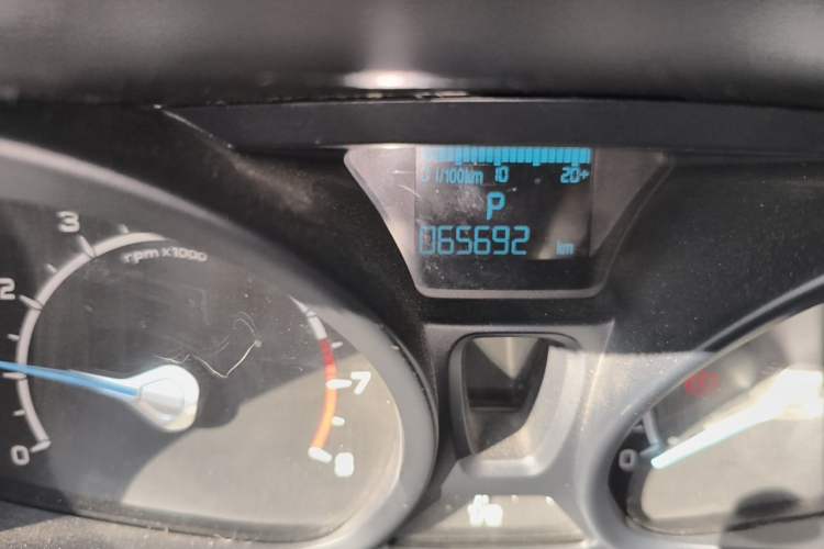 Used Ford EcoSport 2013 1.5L Automatic Fashion Model Odometer Close Up