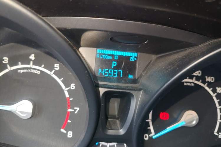 Used Ford EcoSport 2013 1.5L Automatic Fashion Model Odometer Close Up