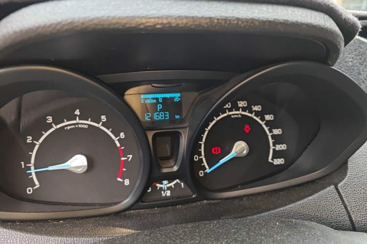 Used Ford EcoSport 2013 1.5L Automatic Fashion Model Odometer Close Up