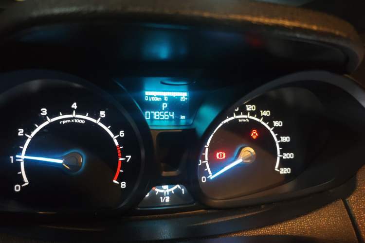 Used Ford EcoSport 2013 1.5L Automatic Fashion Model Odometer Close Up