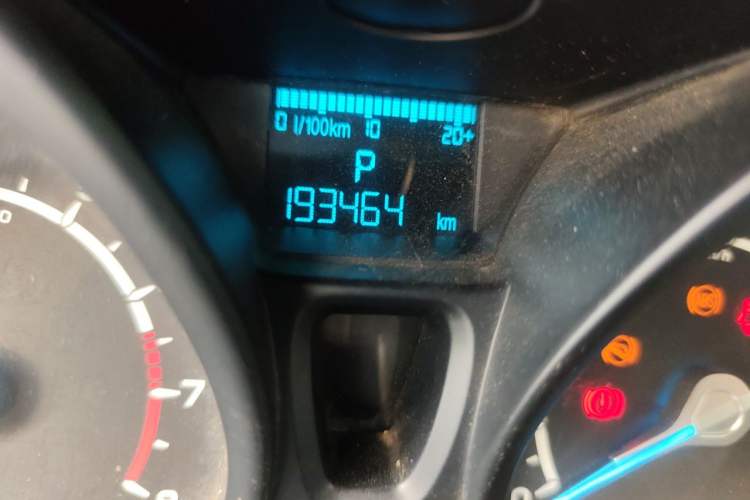 Used Ford EcoSport 2013 1.5L Automatic Fashion Model Odometer Close Up