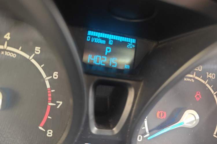 Used Ford EcoSport 2013 1.5L Automatic Fashion Model Odometer Close Up