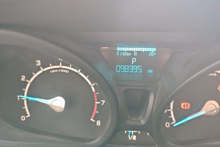 Used Ford EcoSport 2013 1.5L Automatic Fashion Model Odometer Close Up