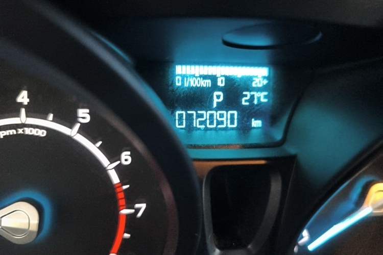 Used Ford EcoSport 2013 1.5L Automatic Fashion Model Odometer Close Up