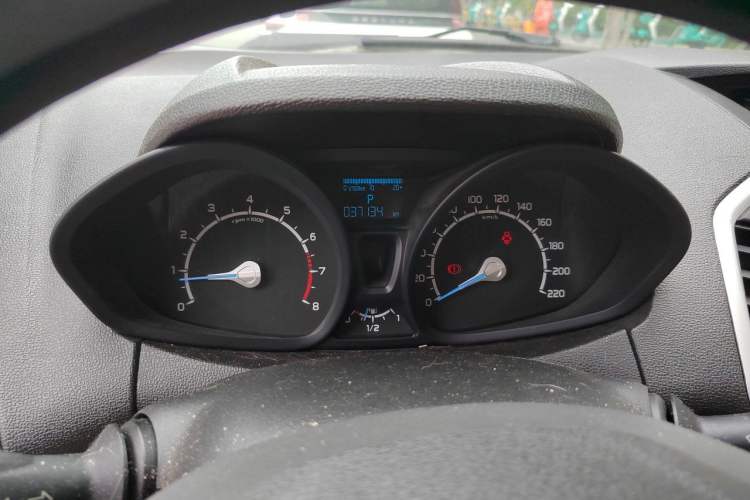 Used Ford EcoSport 2013 1.5L Automatic Fashion Model Odometer Close Up