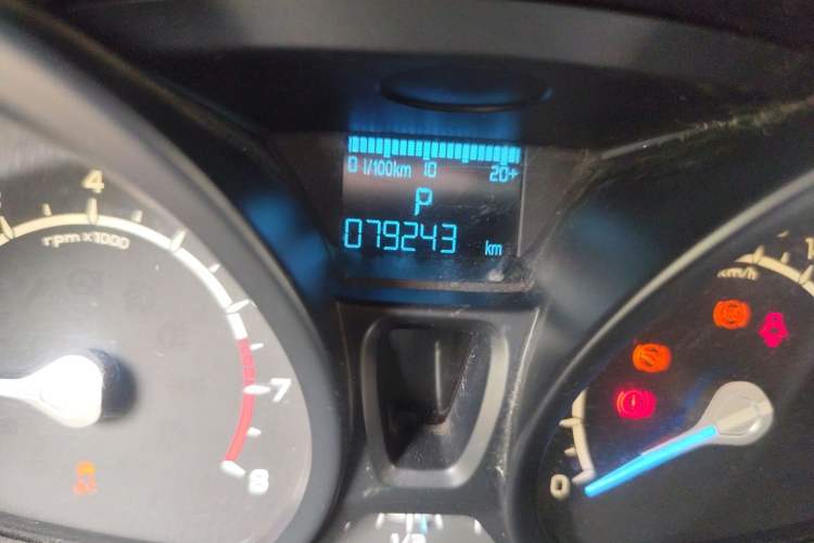 Used Ford EcoSport 2013 1.5L Automatic Fashion Model Odometer Close Up