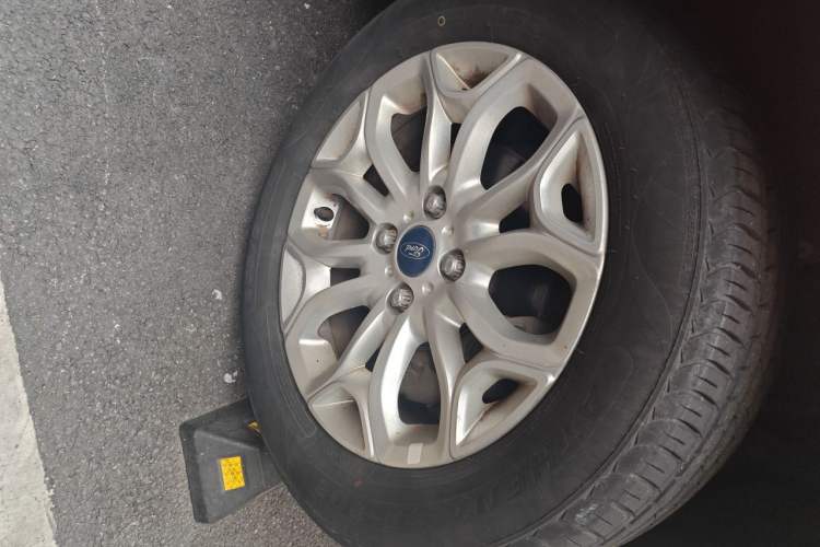 Used Ford EcoSport 2013 1.5L Automatic Prestige Model Right Front Wheel Hub