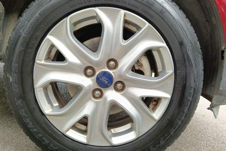 Used Ford EcoSport 2013 1.5L Automatic Fashion Model Right Front Wheel Hub