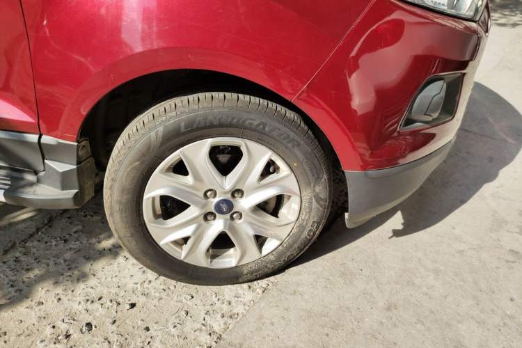 Used Ford EcoSport 2013 1.5L Automatic Fashion Model Right Front Wheel Hub