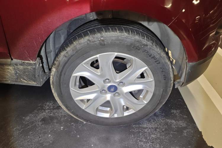 Used Ford EcoSport 2013 1.5L Automatic Fashion Model Right Front Wheel Hub