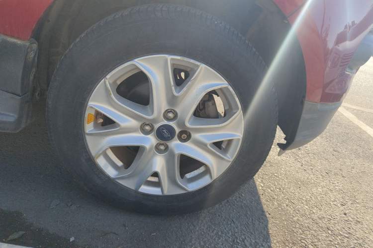 Used Ford EcoSport 2013 1.5L Automatic Fashion Model Right Front Wheel Hub