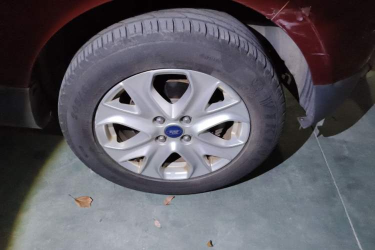 Used Ford EcoSport 2013 1.5L Automatic Fashion Model Right Front Wheel Hub