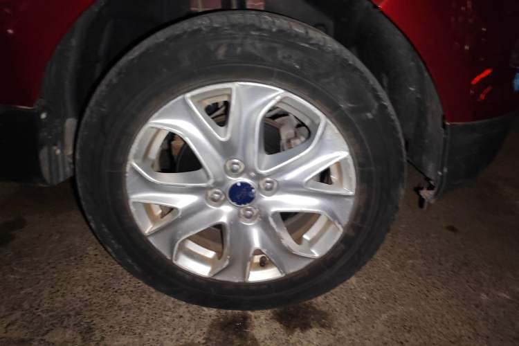 Used Ford EcoSport 2013 1.5L Automatic Fashion Model Right Front Wheel Hub