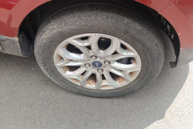 Used Ford EcoSport 2013 1.5L Automatic Prestige Model Right Front Wheel Hub